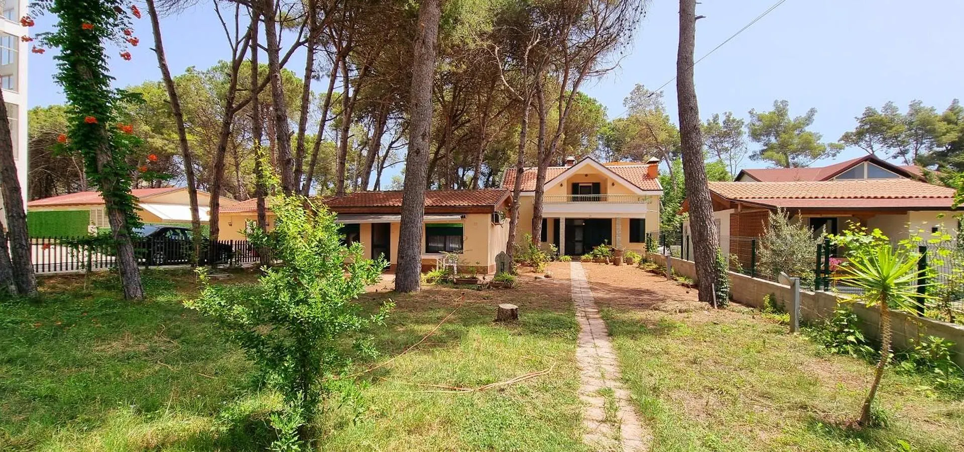 Bezhani Villa Golem  Albanien